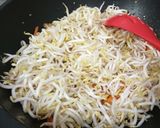 Foto langkah ke 5 dari resep Tumis Toge Ayam.
