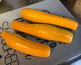 Une image de l'étape 2 de Courgettes jaunes marinées grillées aux graines de nigelle (recette plancha).