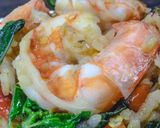 รูปขั้นตอนการทำที่ 20 ของ ข้าวผัด กะเพราคลุก กุ้ง กลิ่นหอมฟุ้ง รสชาติจัดจ้าน