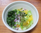 Foto del paso 2 de la receta: Ceviche de salmón con piña y jugo de naranja agria