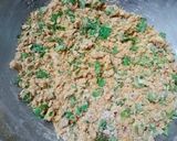 A picture of step 2 of Sattu Paratha.