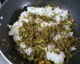 A picture of step 4 of Tamarind leaves rice.