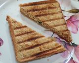 A picture of step 4 of Herbed cheese onion sandwich.
