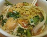 Foto langkah ke 6 dari resep Mie Instant Tom Yam Udang.