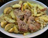 Mézes-fűszeres sült csirkecomb újburgonya-alma-hagyma ágyon 🍯🍗🥔🍎🧅 recept fázis 4 fotója