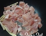 A picture of step 1 of Thai Green Curry Chicken.