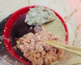 Foto langkah ke 2 dari resep Chicken and Prawn Shiumai (Siomay Ayam Udang).