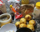 Foto del paso 1 de la receta: Fácil, re fácil mezclamos todo. Torta de peras y algo más.
