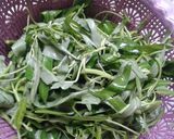 Foto langkah ke 1 dari resep Cah Kangkung Saus Tiram.