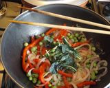Foto del paso 3 de la receta Salteado de brécol y verduras al wok