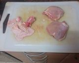 Foto del paso 1 de la receta: Muslos de pollo en salsa con peras