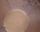 A picture of step 2 of Saffron Banana Shake.