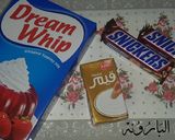 صورة لخطوة 1 من وصفة تشيزكيك سنيكرز