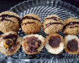 A picture of step 8 of Sesame Chocolate & dry dates balls.