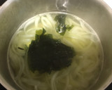 Foto del paso 4 de la receta: Sopa de miso con cebolla, patata y wakame