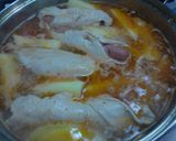 Foto del paso 4 de la receta Rollitos de pechugas de pollo con salchichas de jamón al tomillo