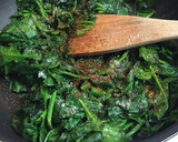 Foto del paso 2 de la receta: Espaguetis con salsa espinacas y nueces