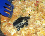 Foto del paso 4 de la receta: Revoltillo de huevos con puré de tomate especias