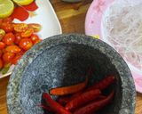 รูปขั้นตอนการทำที่ 1 ของ ยำหมูยอใส่วุ้นเส้น