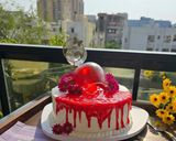 عکس مرحله 1 از دستور کیک تولد با تزیین جام واژگون 🍷