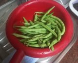 Foto del paso 1 de la receta: Habichuelas compuestas con carne de cochino, papas fritas y huevo duro