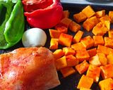 Foto del paso 2 de la receta: Pollo al curry/pimentón con ensalada de calabaza y pimientos