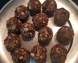 A picture of step 4 of Dry fruit Muesli Ladoo.