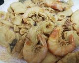 Foto del paso 6 de la receta: Frito variado de chipirones, merluza y langostinos🦑🐟🦐
