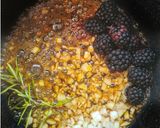 Foto del paso 2 de la receta: Chuletas de cerdo en salsa gastrique de moras
