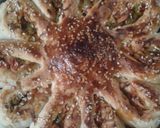 A picture of step 1 of Sun flower pizza.