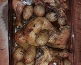 Foto del paso 3 de la receta: Pollo al horno con papitas, especias y mantequilla