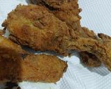 Foto langkah ke 7 dari resep Ayam Goreng Tepung (ungkep) bumbu terbatas.