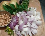 A picture of step 1 of Kande pohe.