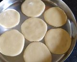"जाळीदार अनारसे" (Anarse Recipe In Marathi) रेसिपी स्टेप 5 फोटो 