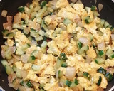 Foto langkah ke 3 dari resep Timun orek telor.