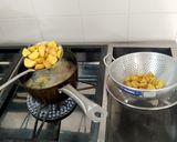A picture of step 4 of Fried Papas Criollas with Shredded Beef and Sauce.