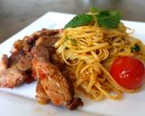 รูปขั้นตอนการทำที่ 2 ของ สปาเก็ตตี้น้ำตกหมู Spicy Thai spaghetti with grilled pork