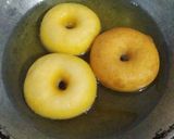 Foto langkah ke 5 dari resep Donat labu kuning.