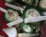 উচ্ছে আলু ভাজা (uchche aloo bhaja recipe in Bengali) রেসিপির ধাপ 1 ছবি