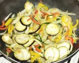 Foto del paso 3 de la receta: Wok de pollo y spaghettis