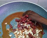 A picture of step 4 of Almonds Cranberry Chikki.