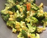 A picture of step 4 of Broccoli Curry.