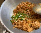 รูปขั้นตอนการทำที่ 4 ของ ข้าวผัดน้ำพริกเผากุ้งใส่หมูสับกับไข่เค็ม