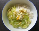 A picture of step 3 of Stirfry luffa with egg.