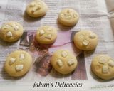 A picture of step 3 of Milk-Candy Cookies.
