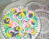 Foto langkah ke 7 dari resep Bolu gulung rainbow.