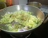 A picture of step 3 of Tricolor Cabbage Fry.