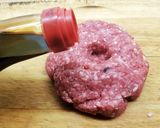 Foto del paso 4 de la receta: Hamburguesa Japonesa con cebolla caramelizada