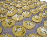 Foto langkah ke 4 dari resep Garlic Cheese Cookies (Eggless).