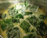 Foto del paso 3 de la receta: Salmón en crema de espinacas con pasas y arándanos